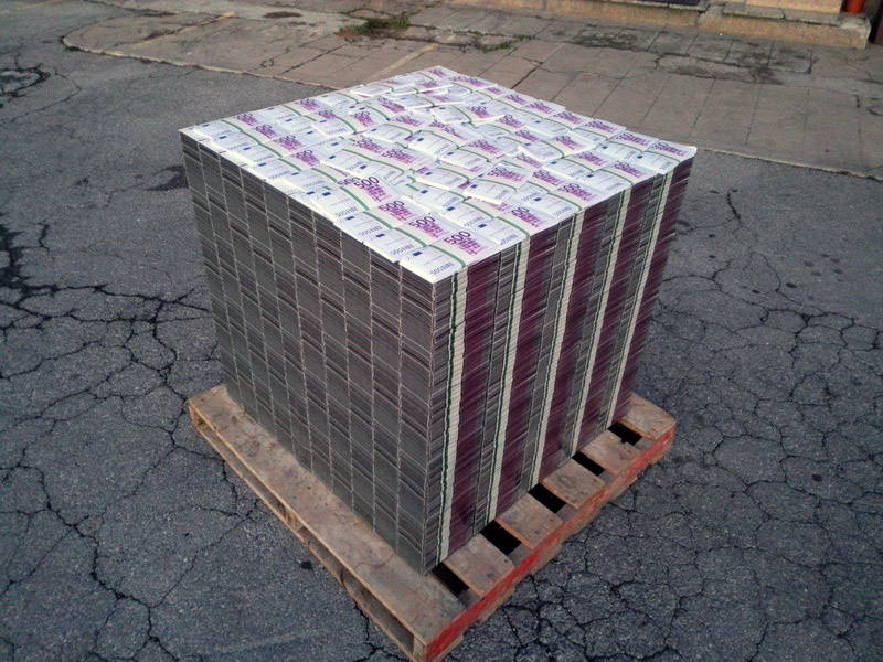 cubo empapelado billetes500_63fajos1_hojasblanco ficticio madera 72_5x80x82